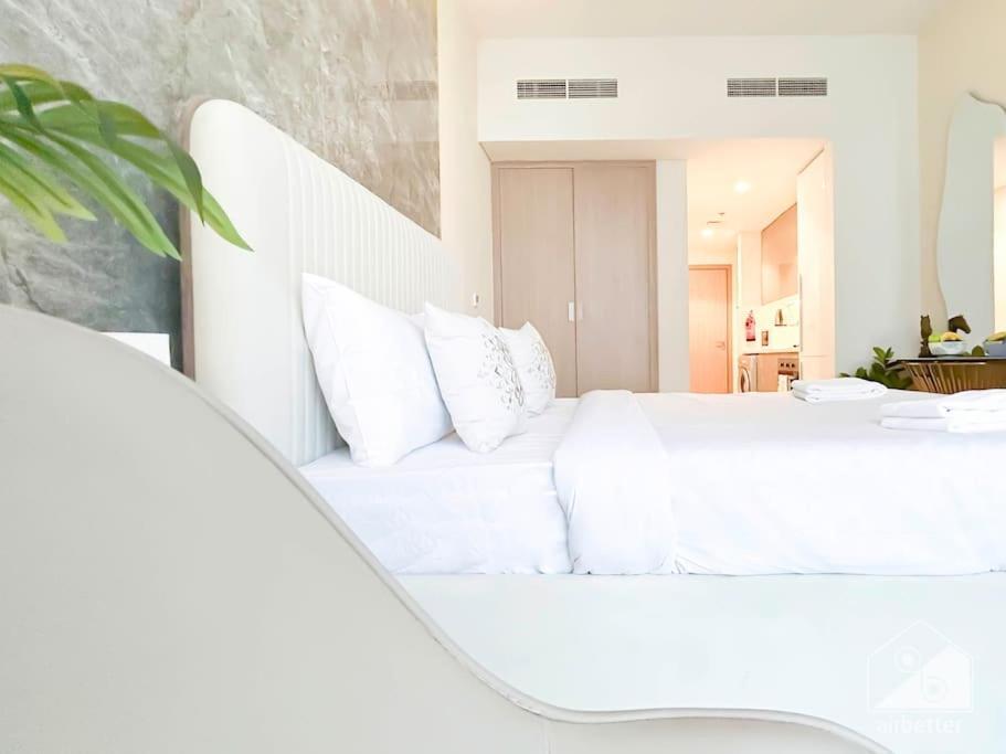 Apartment Sleek In Azizi Riviera With Modern Comforts