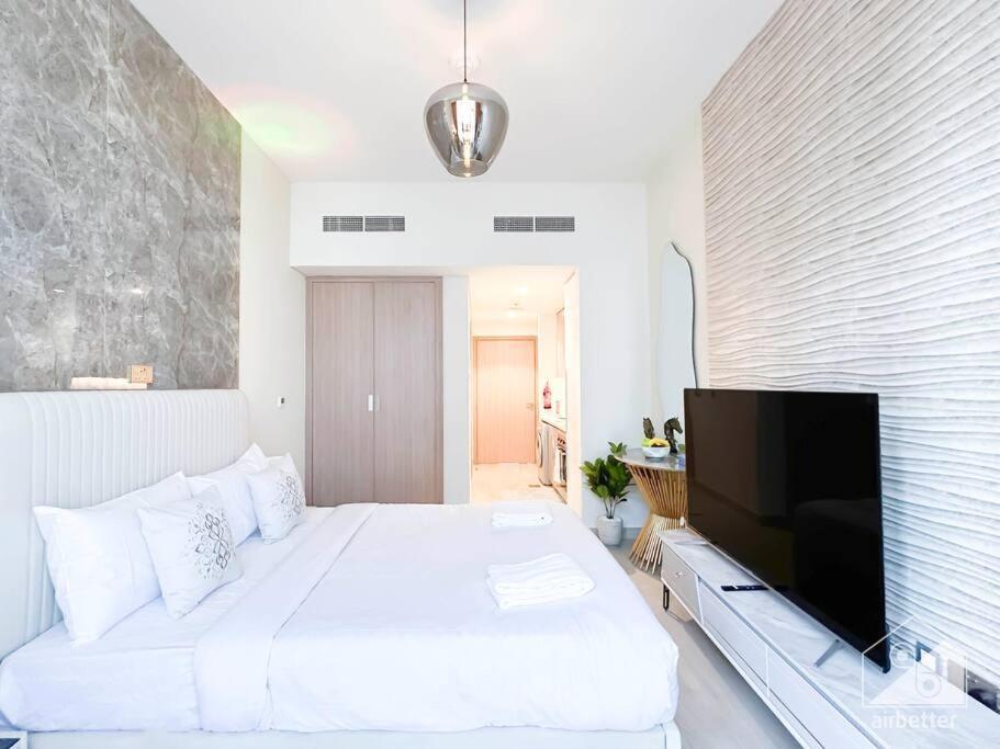Sleek In Azizi Riviera With Modern Comforts * Dubai