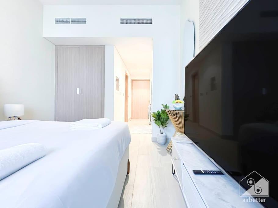 Sleek In Azizi Riviera With Modern Comforts