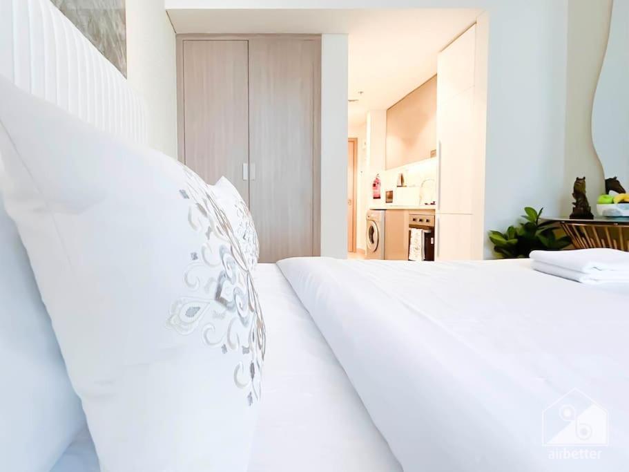 Apartment Sleek In Azizi Riviera With Modern Comforts *