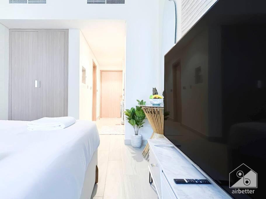 Apartment Sleek In Azizi Riviera With Modern Comforts Dubai