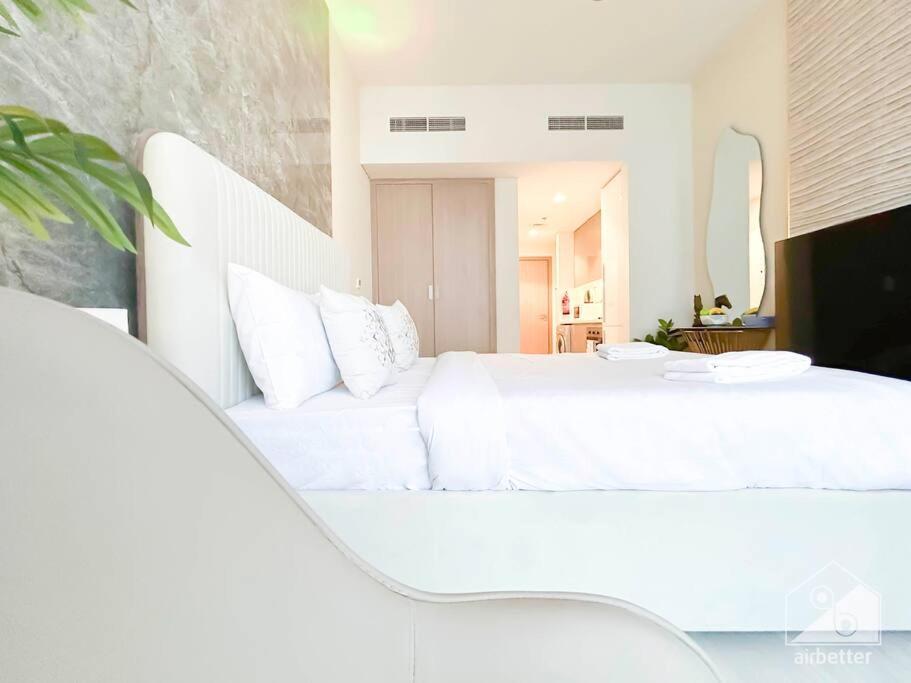 Sleek In Azizi Riviera With Modern Comforts *