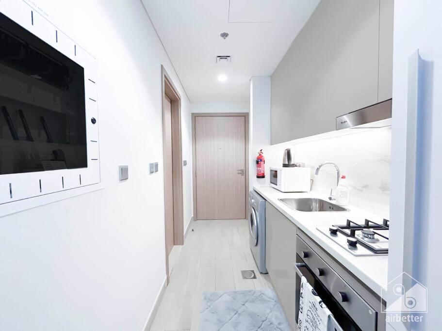 Sleek In Azizi Riviera With Modern Comforts Apartment *
