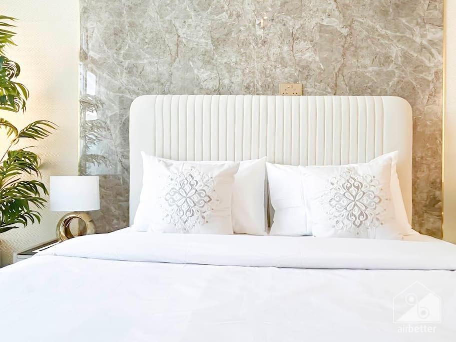 Apartment Sleek In Azizi Riviera With Modern Comforts *
